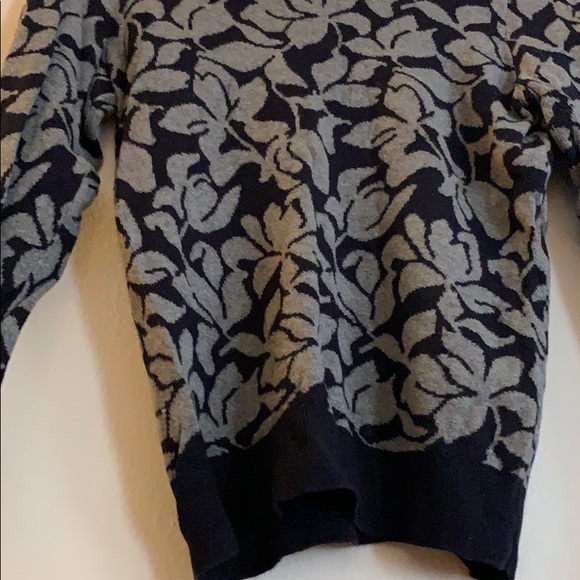 Ann Taylor navy & grey flowered sweater petite SP - Picture 4 of 4